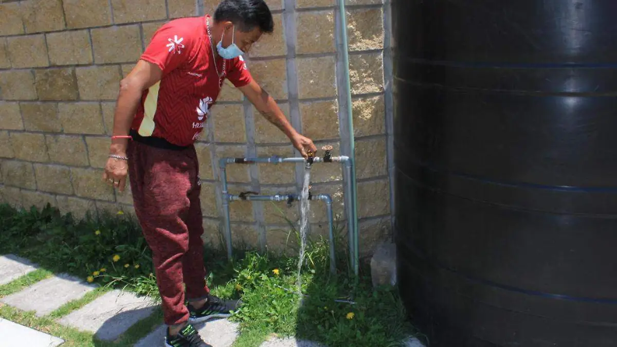 Residentes en Coronango acusan escasez y falta de saneamiento del agua potable